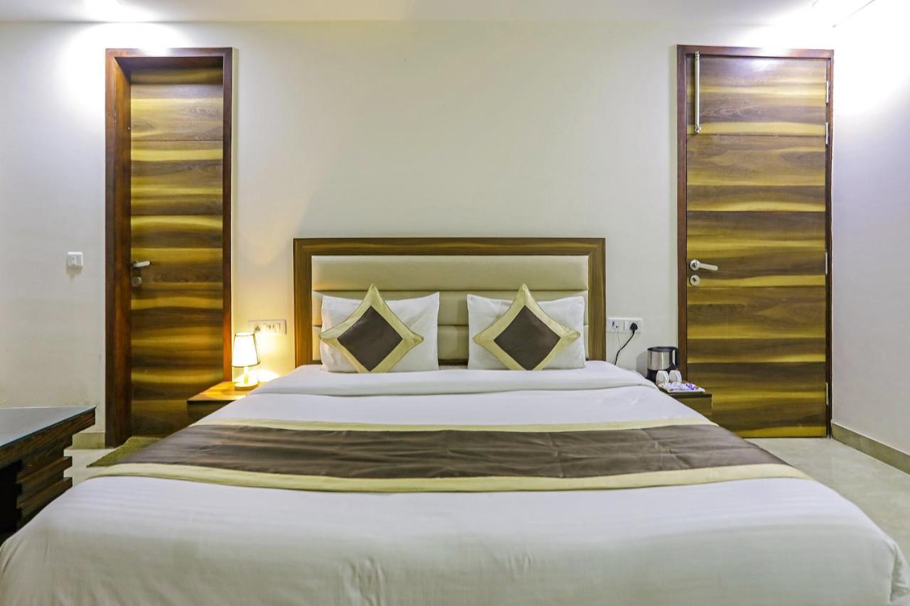 Fabhotel White House Bnb - Nr Yashobhoomi Convention Centre Delhi  Exterior photo