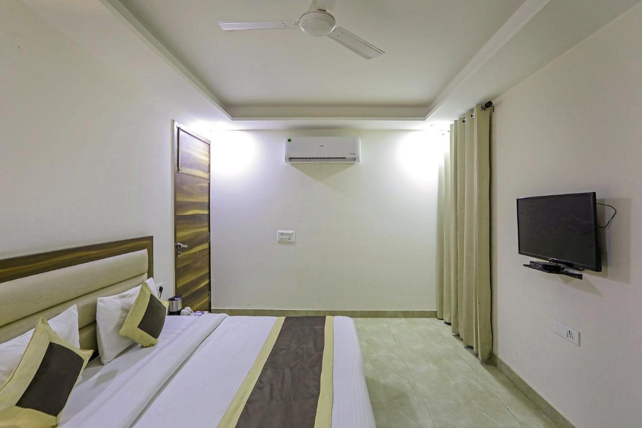 Fabhotel White House Bnb - Nr Yashobhoomi Convention Centre Delhi  Exterior photo